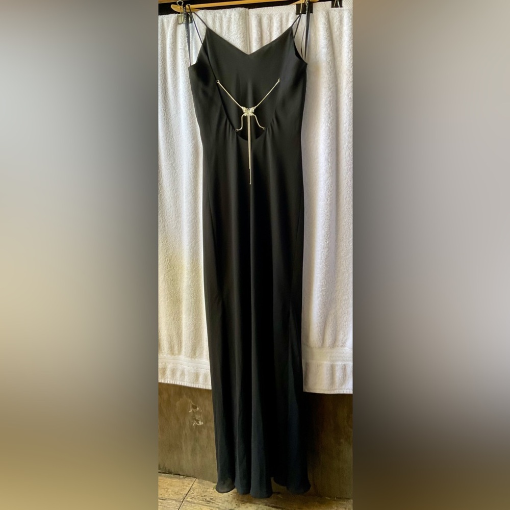 Niki Livas Chic Black Maxi Pencil Dress with Backless Design - Picture 8 of 11